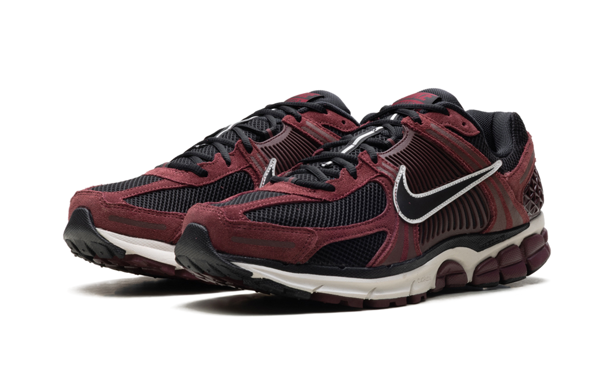 Zoom Vomero 5 "Dark Team Red" HF1553 601