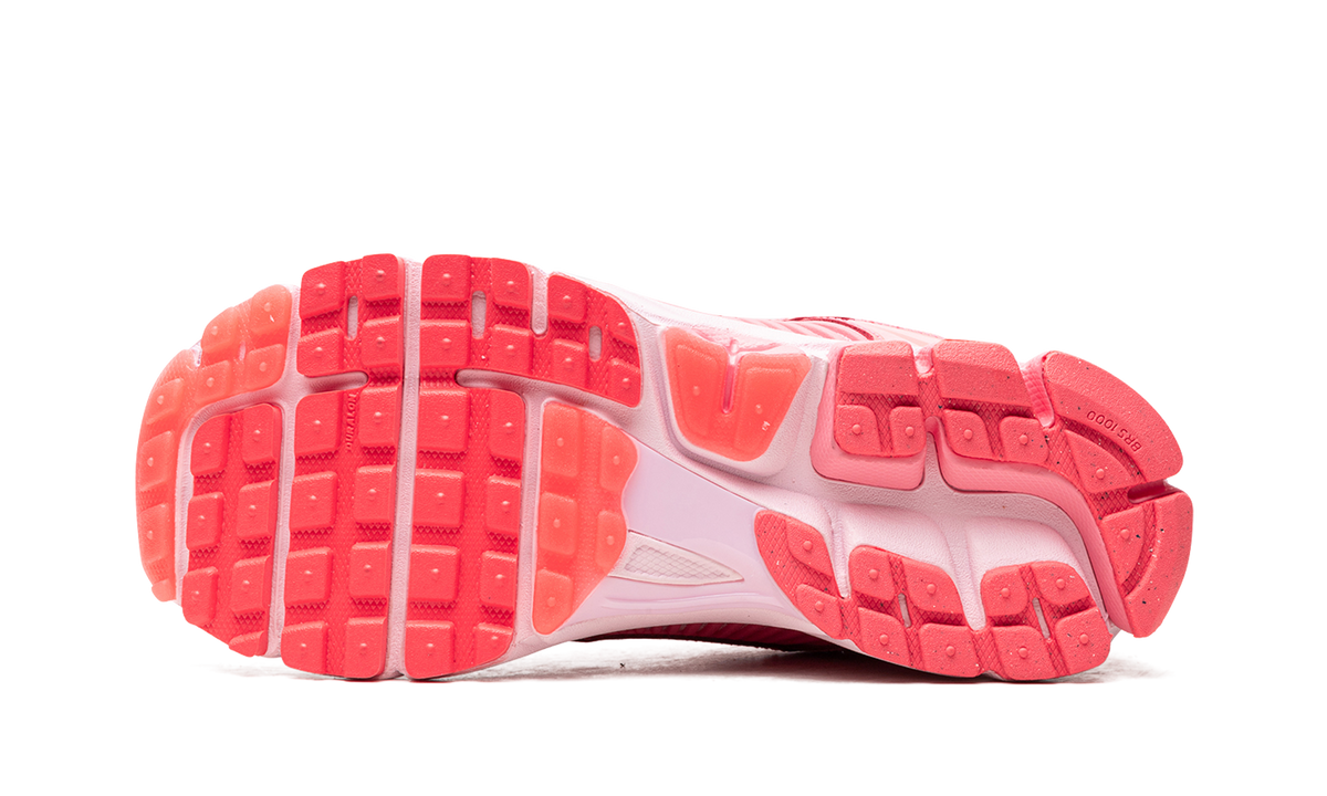 ZOOM VOMERO 5 WMNS "Triple Pink" FQ0257 666